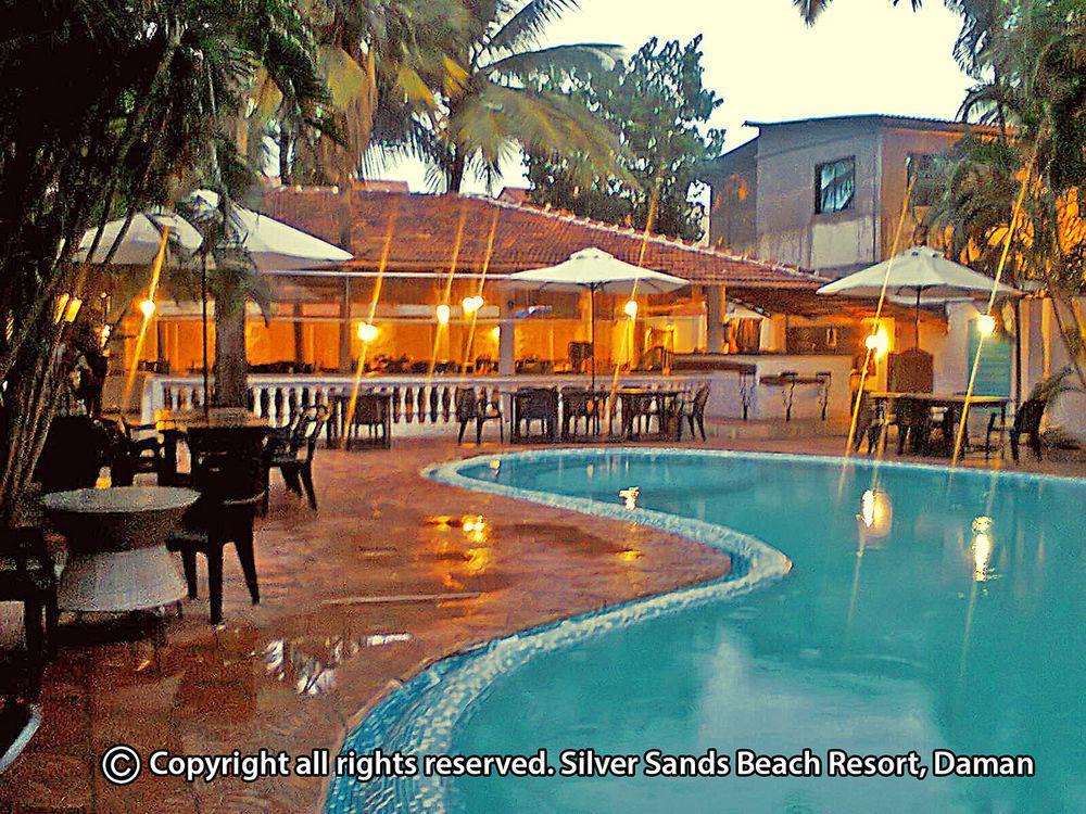 Silver Sands Beach Resort Daman Exterior foto